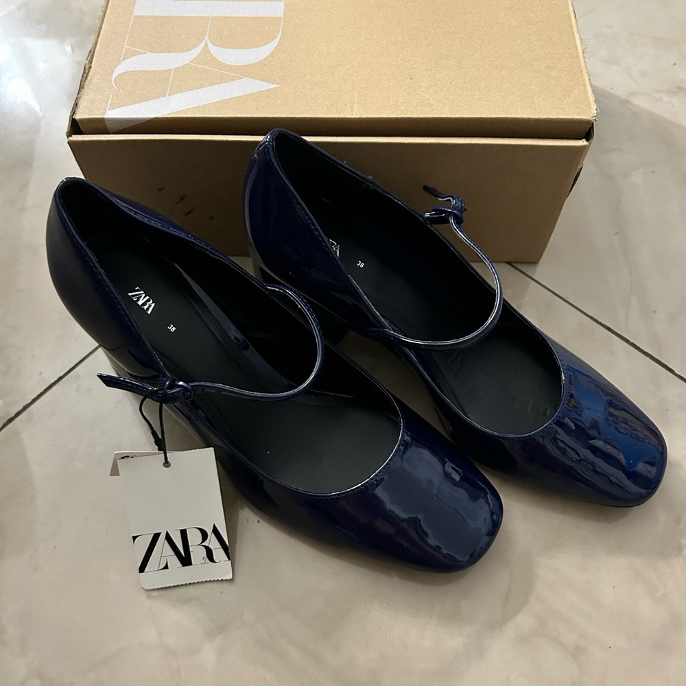 👠 Zara Women's Dark Blue Patent Heels